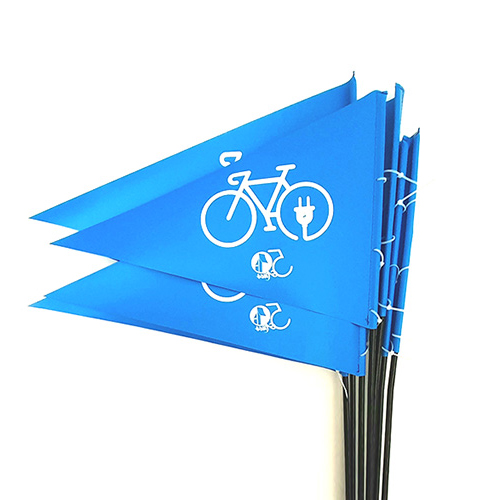 banderines personalizados para instalación en motos y bicis para btl branding y mercadeo